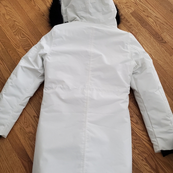 Noize White Winter Coat (vegan!) - Picture 3 of 3
